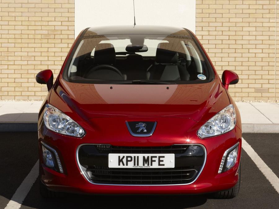  Peugeot 308 5-Door 2011 года  (UK) (фото 4 из 10)